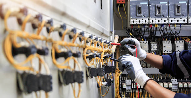 Professional Electrician technician working in Kenneth City, FL
